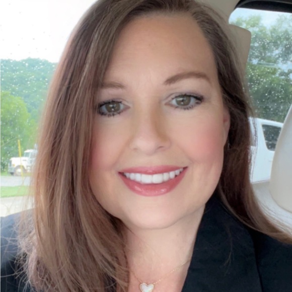 Meet your Posher, Melanie - Picture 2 of 3